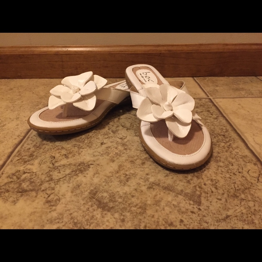 BOC white flower flip flop sandals